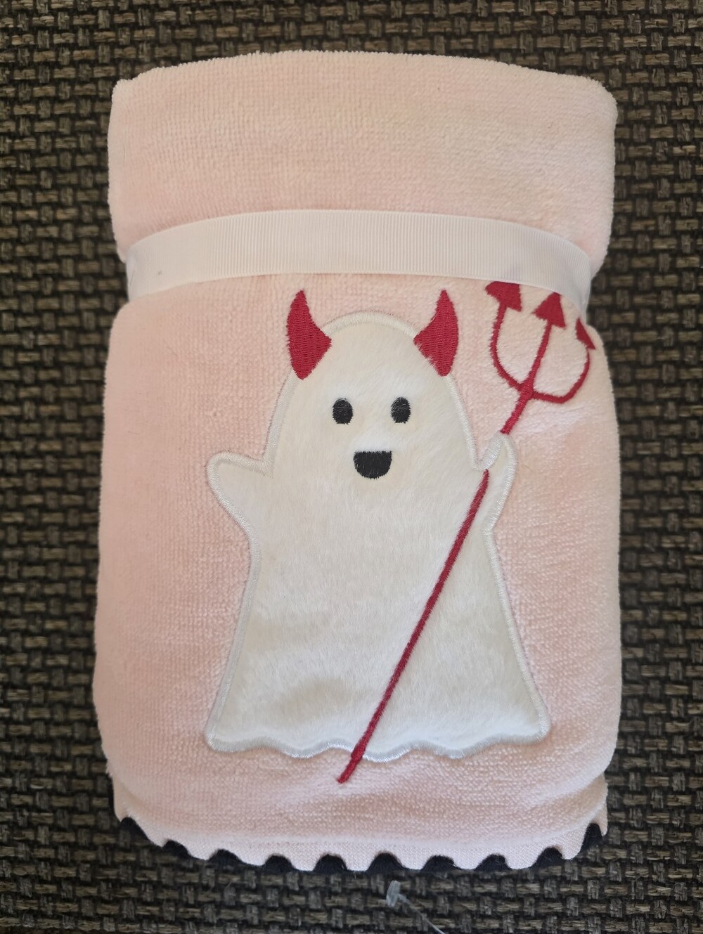 Kassa Decor Halloween Set of 2 Pink Hand Towels DEVIL GHOST NEW Kassatex